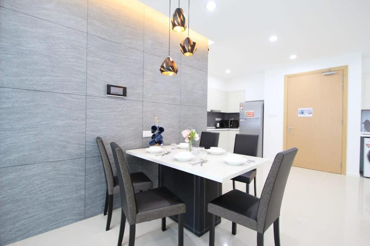 A Stylish High-Floor 2Br Suasana Suites Views Johor Bahru Kültér fotó