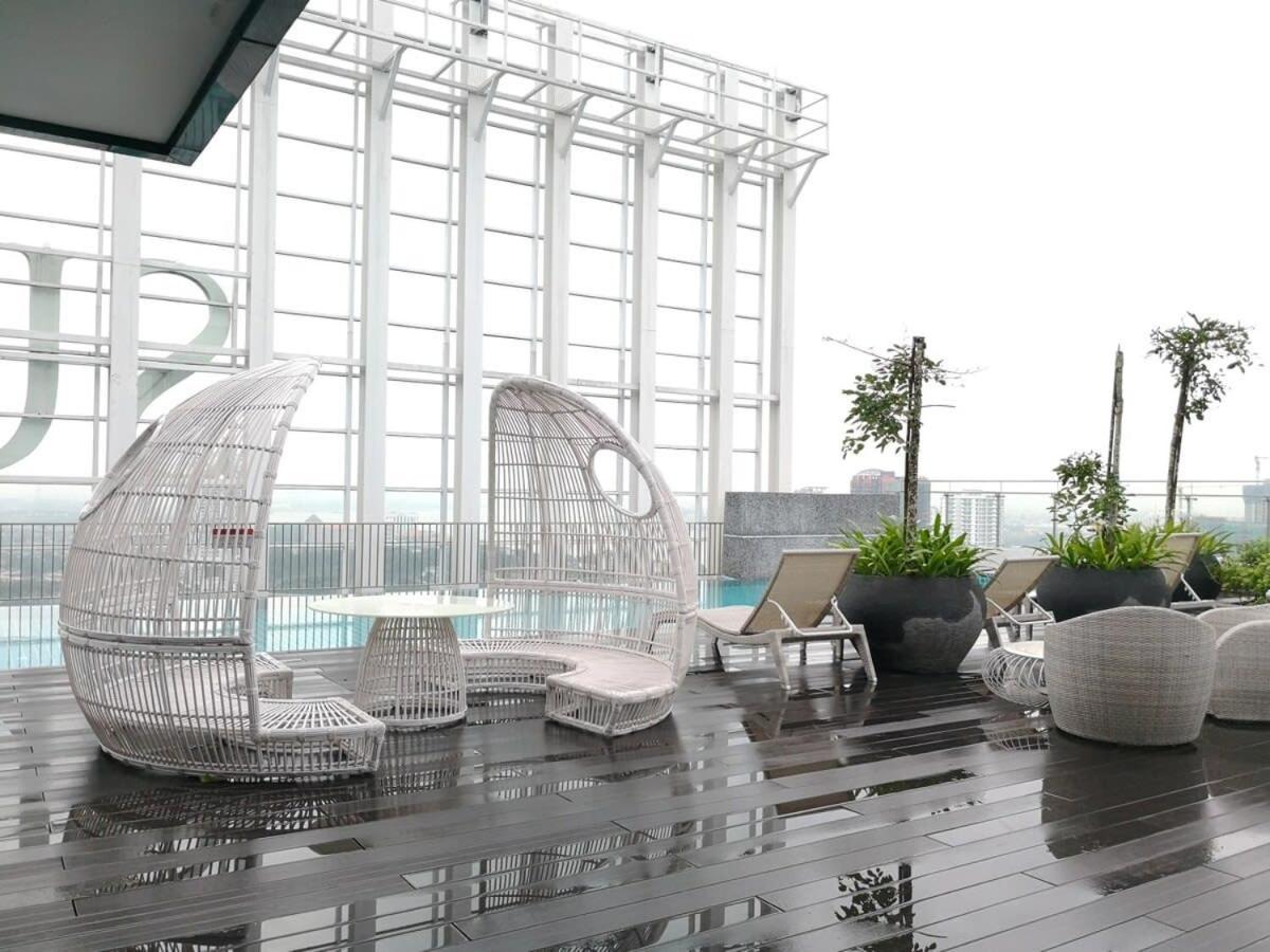 A Stylish High-Floor 2Br Suasana Suites Views Johor Bahru Kültér fotó