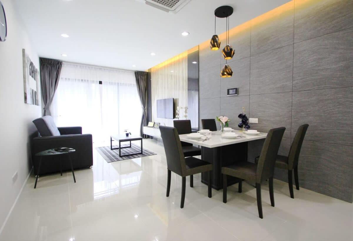 A Stylish High-Floor 2Br Suasana Suites Views Johor Bahru Kültér fotó
